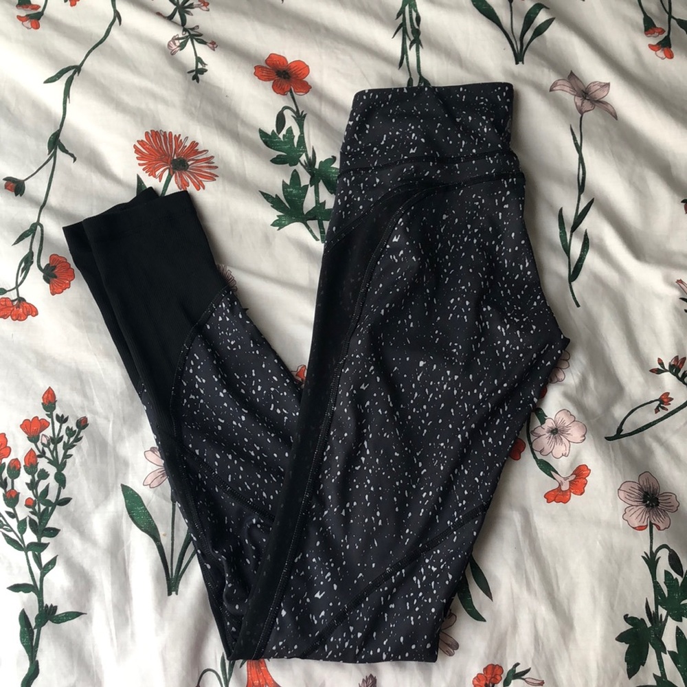 Lululemon Drop it Like it’s Hot tight